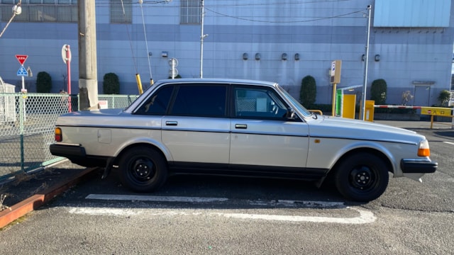 希少 ボルボ240セダン 1992年式 走行 126700キロ エンジン・ミッション良好 名古屋市 注文 全国陸送可能・現車確認可