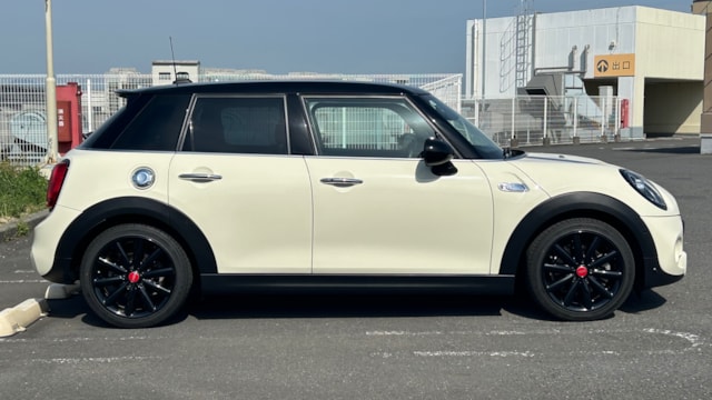 ミニ クーパーSD(MINI)2019年式 180万円の中古車 - 自動車フリマ(車の個人売買)。カババ