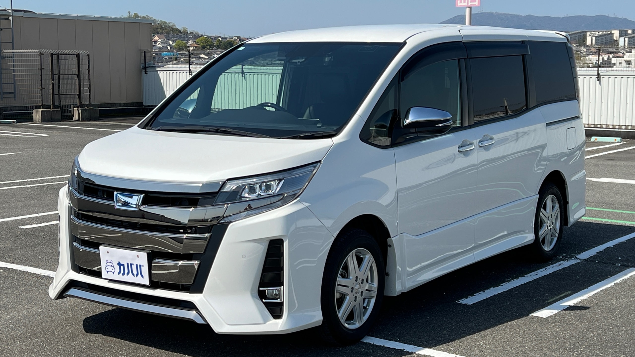 ノア ハイブリッド Si W×BⅢ(トヨタ)2021年式 300万円の中古車 - 自動車フリマ(車の個人売買)。カババ