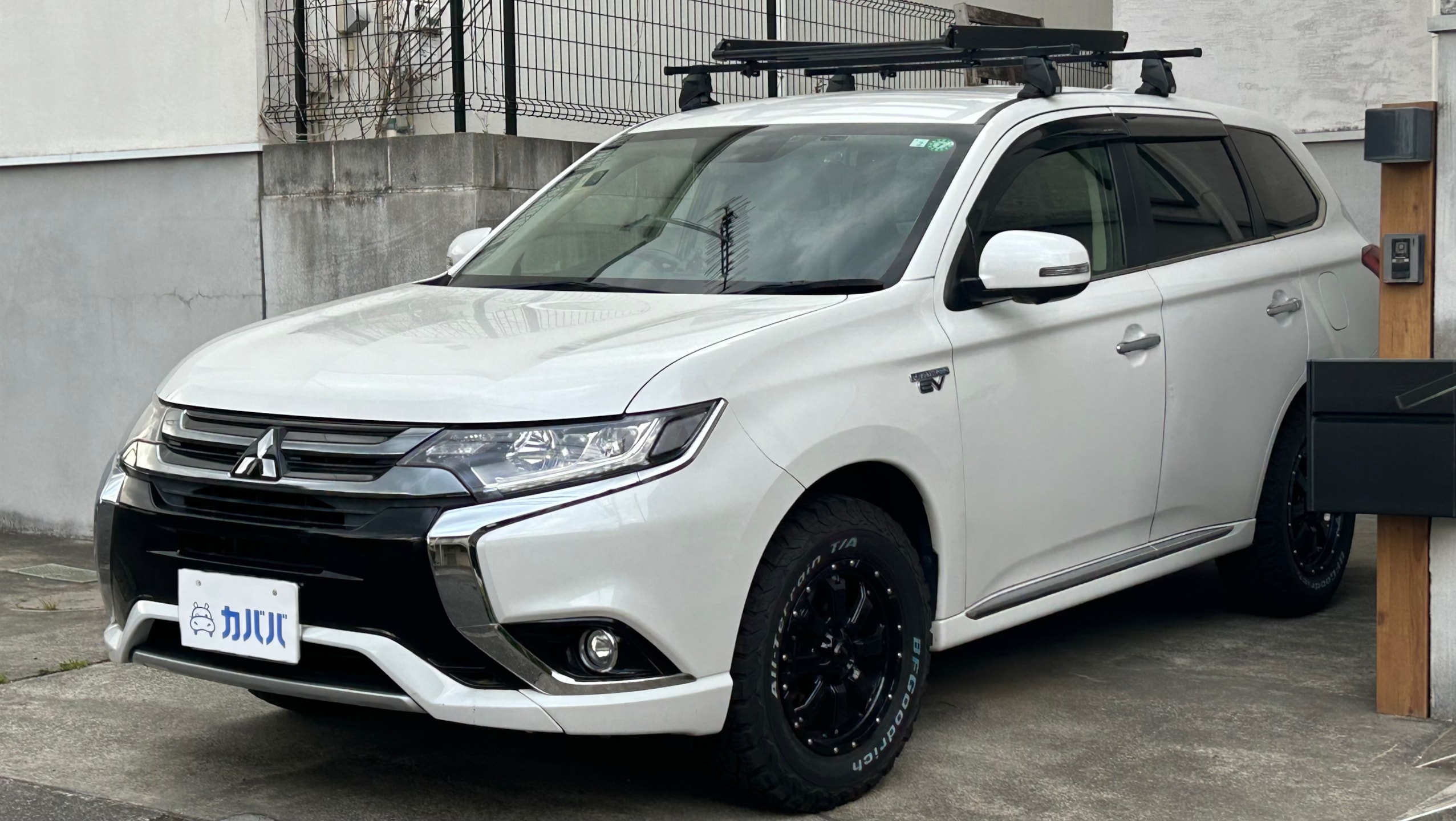 アウトランダーPHEV G ナビパッケージ(三菱)2016年式 140万円の中古車 - 自動車フリマ(車の個人売買)。カババ