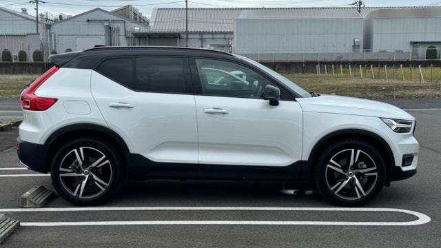 XC40 T4 AWD Rデザイン(ボルボ)2019年式 250万円の中古車 - 自動車フリマ(車の個人売買)。カババ