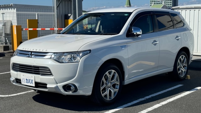 アウトランダーPHEV G セーフティーパッケージ(三菱)2015年式 99.8万円の中古車 - 自動車フリマ(車の個人売買)。カババ