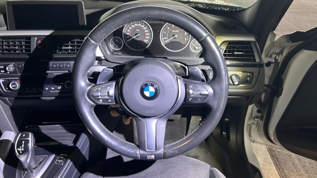 3シリーズ 320i Mスポーツ(BMW)2015年式 135.3万円の中古車 - 自動車フリマ(車の個人売買)。カババ