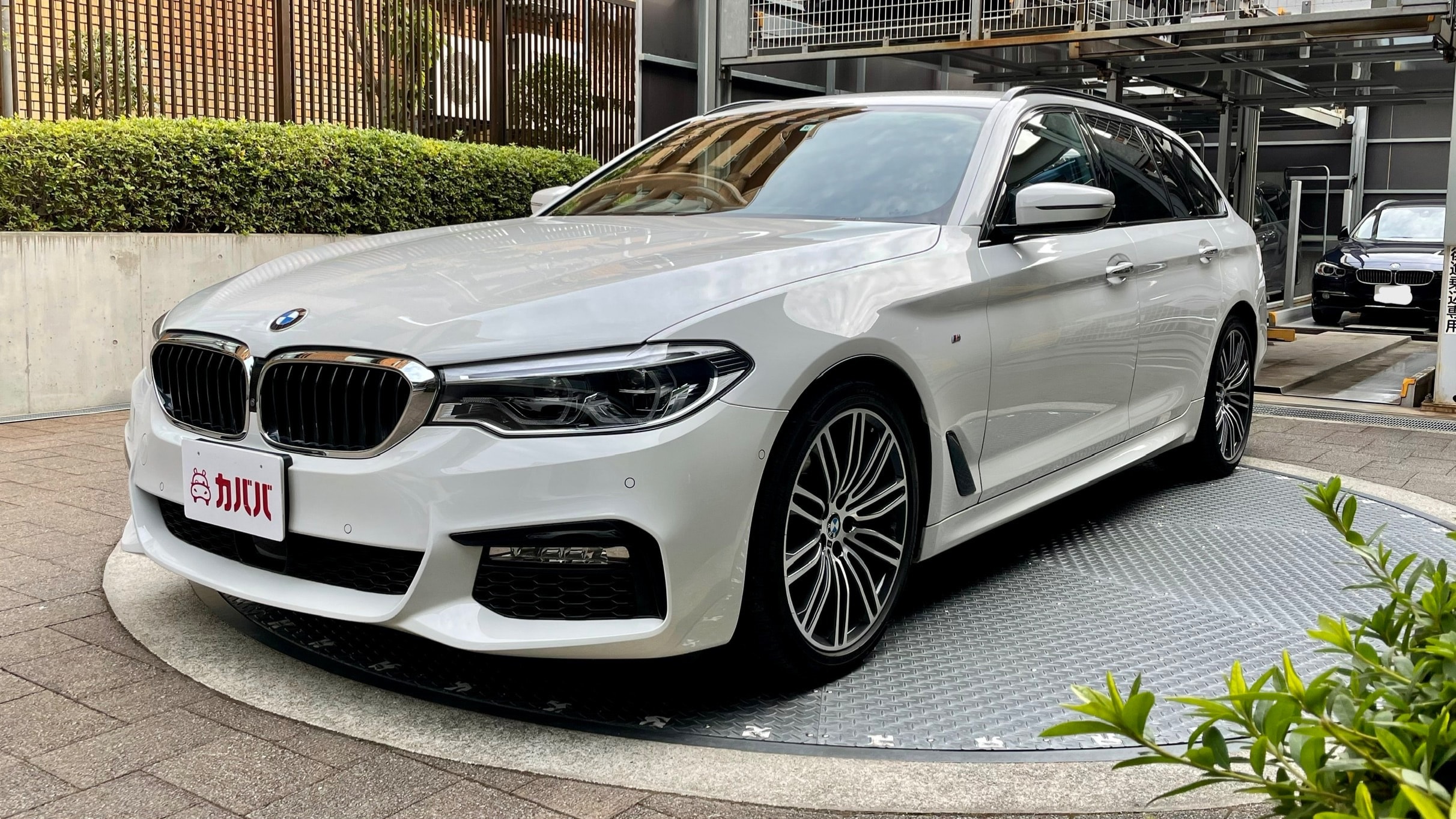 5シリーズツーリング 523d Mスポーツ(BMW)2018年式 360万円の中古車