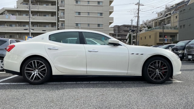 ギブリ 3 0 マセラティ 15年式 278万円の中古車 自動車フリマ 車の個人売買 カババ