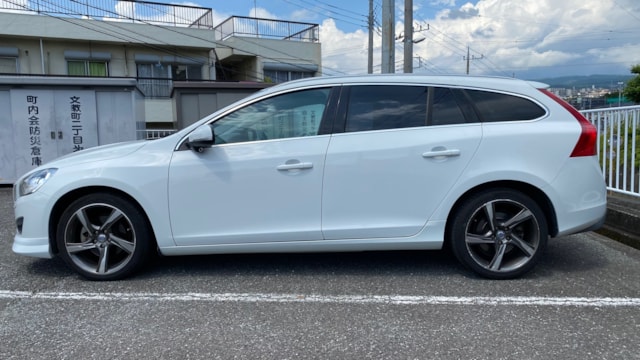 V60 T4(ボルボ)2013年式 55万円の中古車 - 自動車フリマ(車の個人売買)。カババ