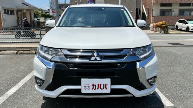 アウトランダーPHEV G ナビパッケージ(三菱)2015年式 200万円の中古車