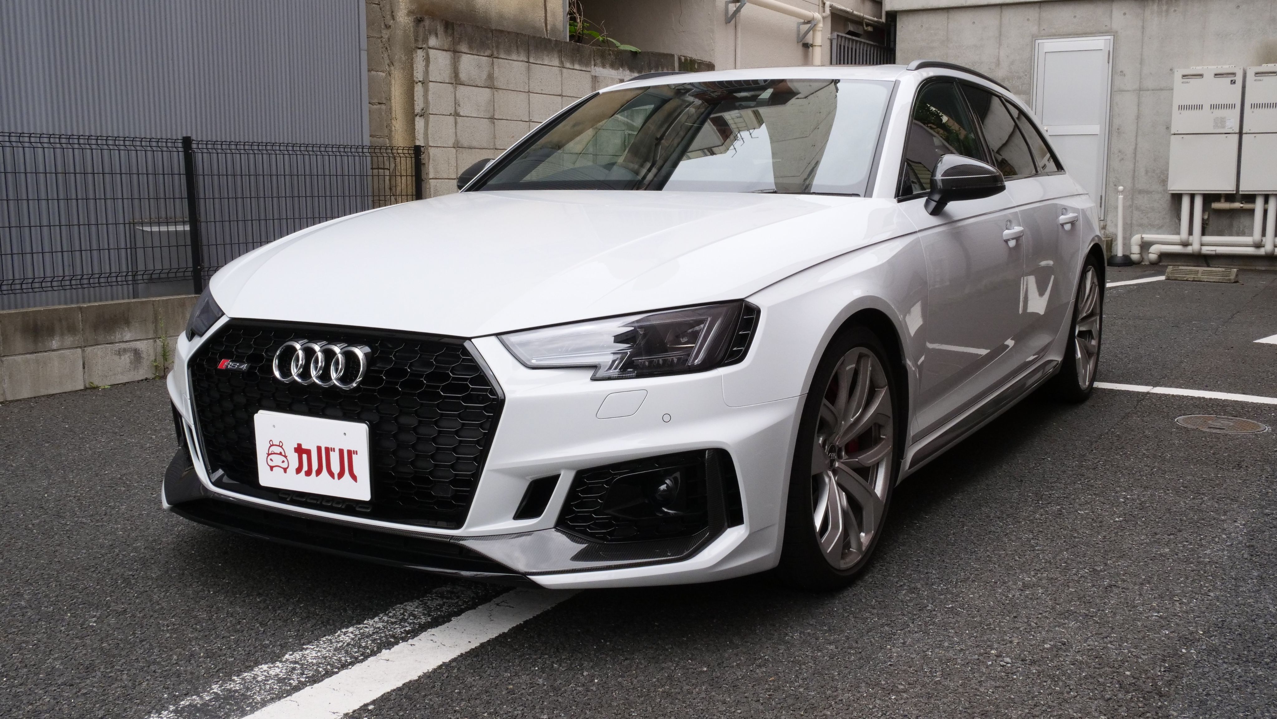 アウディ Rs4アバント 2 9 4wdの中古車一覧 自動車フリマ 車の個人売買 カババ