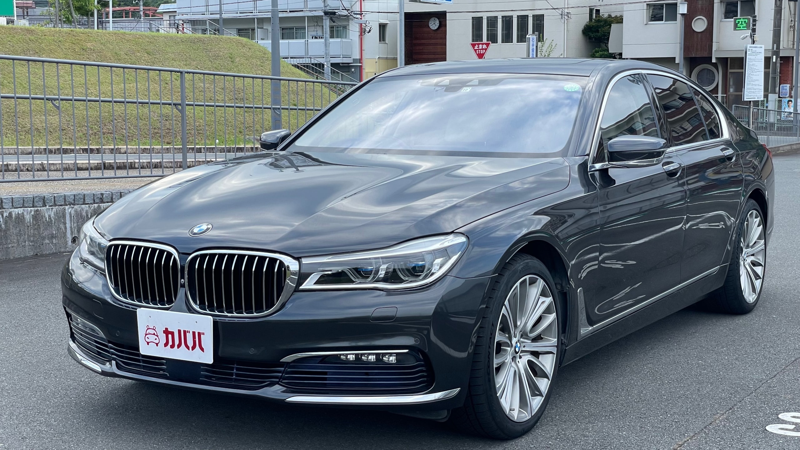 7シリーズ 740i(BMW)2015年式 170万円の中古車 - 自動車フリマ(車の個人売買)。カババ