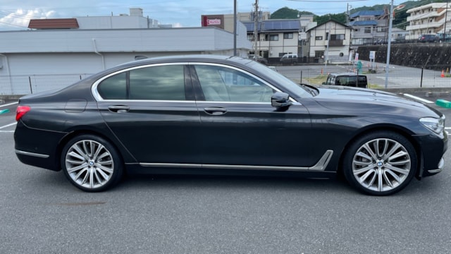 7シリーズ 740i(BMW)2015年式 170万円の中古車 - 自動車フリマ(車の