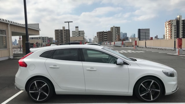 V40 T5 Rデザイン(ボルボ)2013年式 99.8万円の中古車 - 自動車フリマ(車の個人売買)。カババ