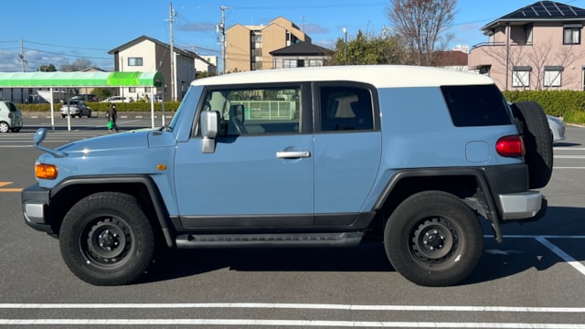 FJクルーザー 4.0 4WD(トヨタ)2015年式 215万円の中古車 - 自動車フリマ(車の個人売買)。カババ