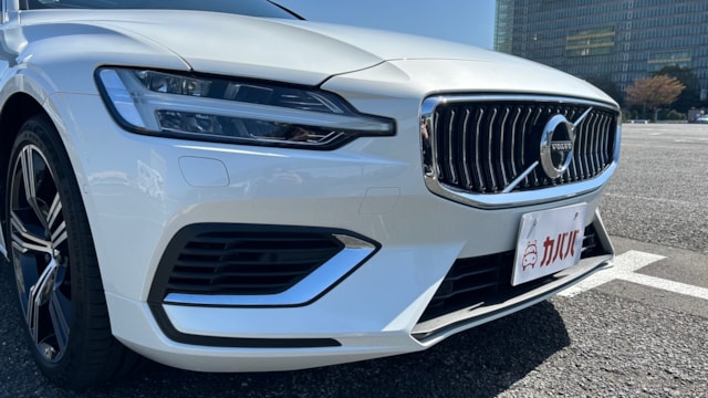 V60 T8 Twin Engine AWD Inscription(ボルボ)2020年式 370万円の中古車 