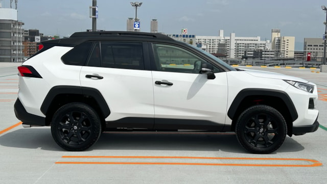 RAV4 アドベンチャー オフロードパッケージII(トヨタ)2023年式 375万円の中古車 - 自動車フリマ(車の個人売買)。カババ