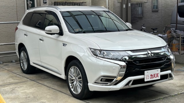 アウトランダーPHEV G(三菱)2019年式 260万円の中古車 - 自動車フリマ ...