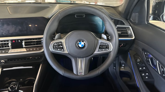 3シリーズツーリング 320d xDriveツーリング Mスポーツ(BMW)2020年式 328万円の中古車 - 自動車フリマ(車の個人売買)。カババ