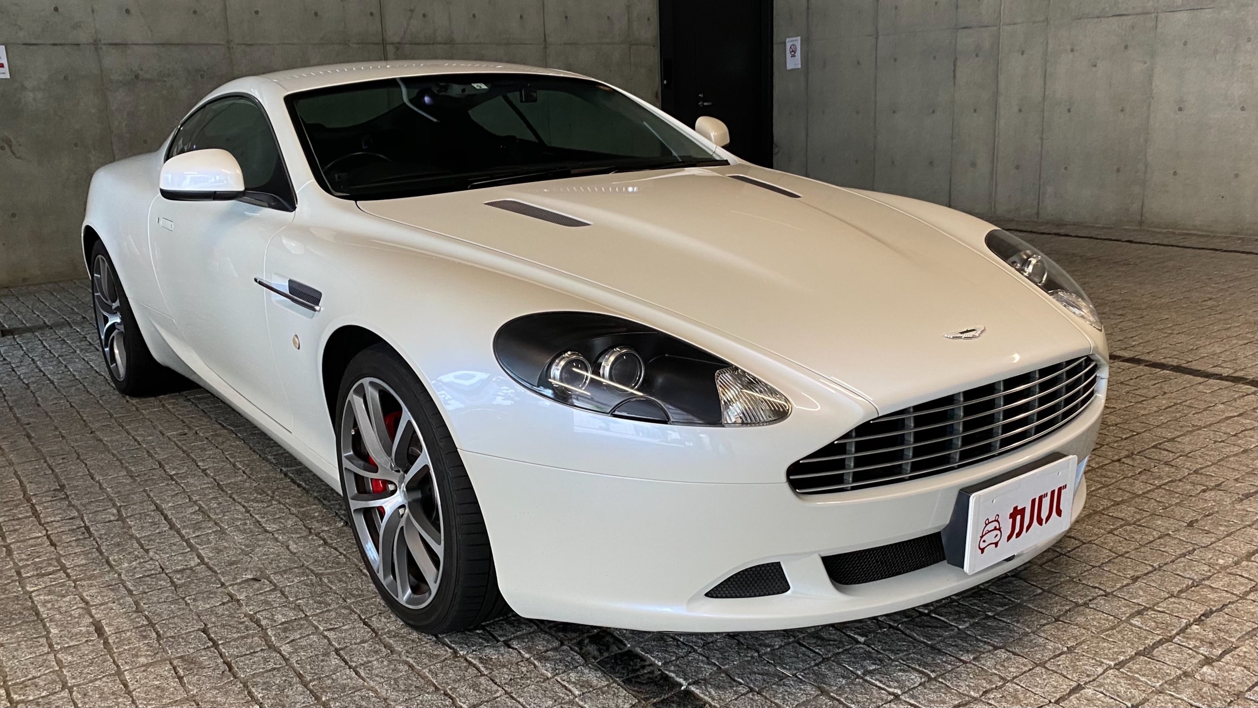 DB9 (アストンマーティン)2011年式 385.6万円の中古車 - 自動車フリマ(車の個人売買)。カババ