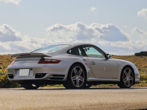 911 ターボ ティプトロニックS(ポルシェ)2007年式 768万円の中古車 - 自動車フリマ(車の個人売買)。カババ