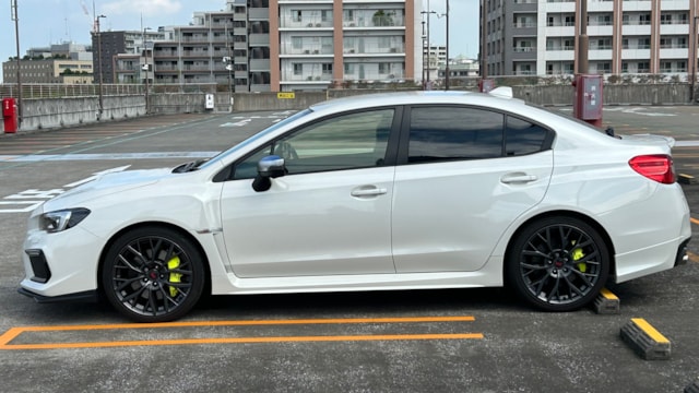 使用距離1万キロ未満】WRX STI VAB 18インチホイールタイヤ付4本-