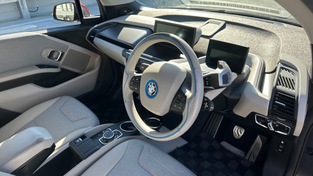 i3 レンジ・エクステンダー装備車(BMW)2015年式 75万円の中古車 - 自動車フリマ(車の個人売買)。カババ