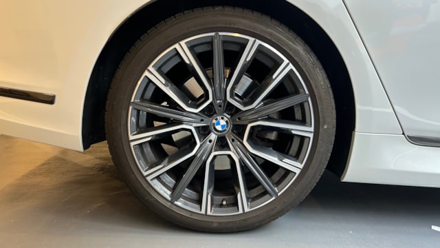 7シリーズ 740i Mスポーツ(BMW)2021年式 590万円の中古車 - 自動車フリマ(車の個人売買)。カババ